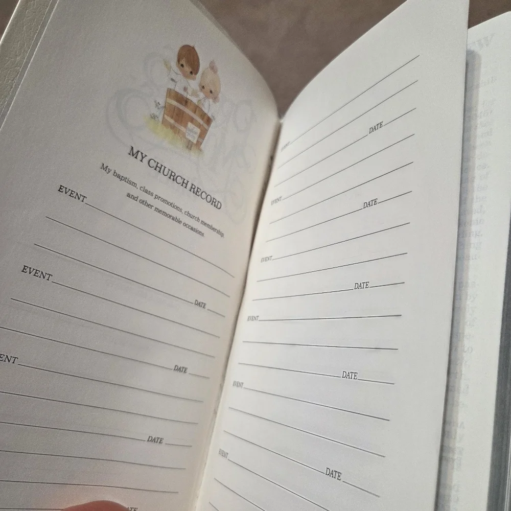 Precious Moments Bible White Kjv New Keepsake Edition‎ 1999